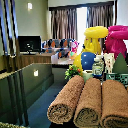 B - Lagoon Water Themepark Suite Melaka Town Εξωτερικό φωτογραφία