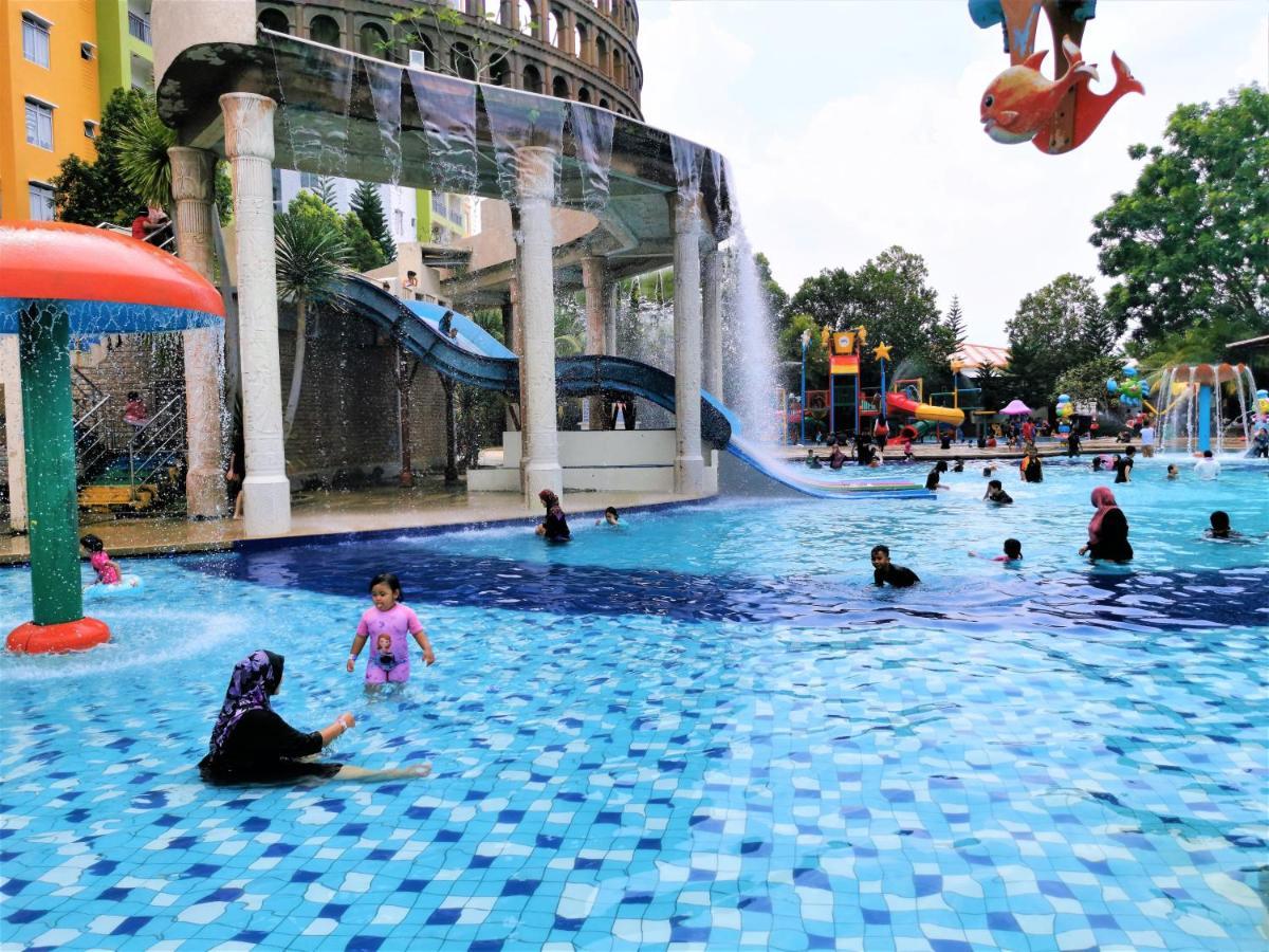 B - Lagoon Water Themepark Suite Melaka Town Εξωτερικό φωτογραφία