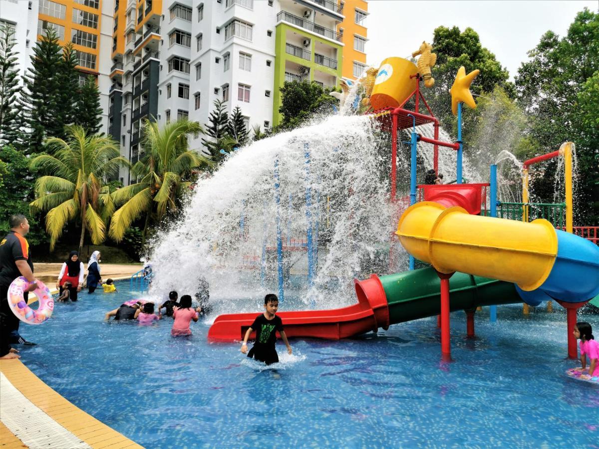 B - Lagoon Water Themepark Suite Melaka Town Εξωτερικό φωτογραφία