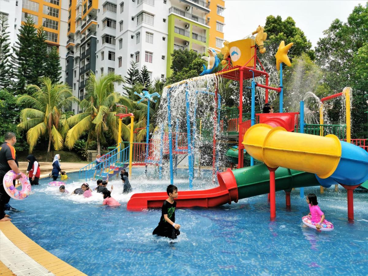 B - Lagoon Water Themepark Suite Melaka Town Εξωτερικό φωτογραφία