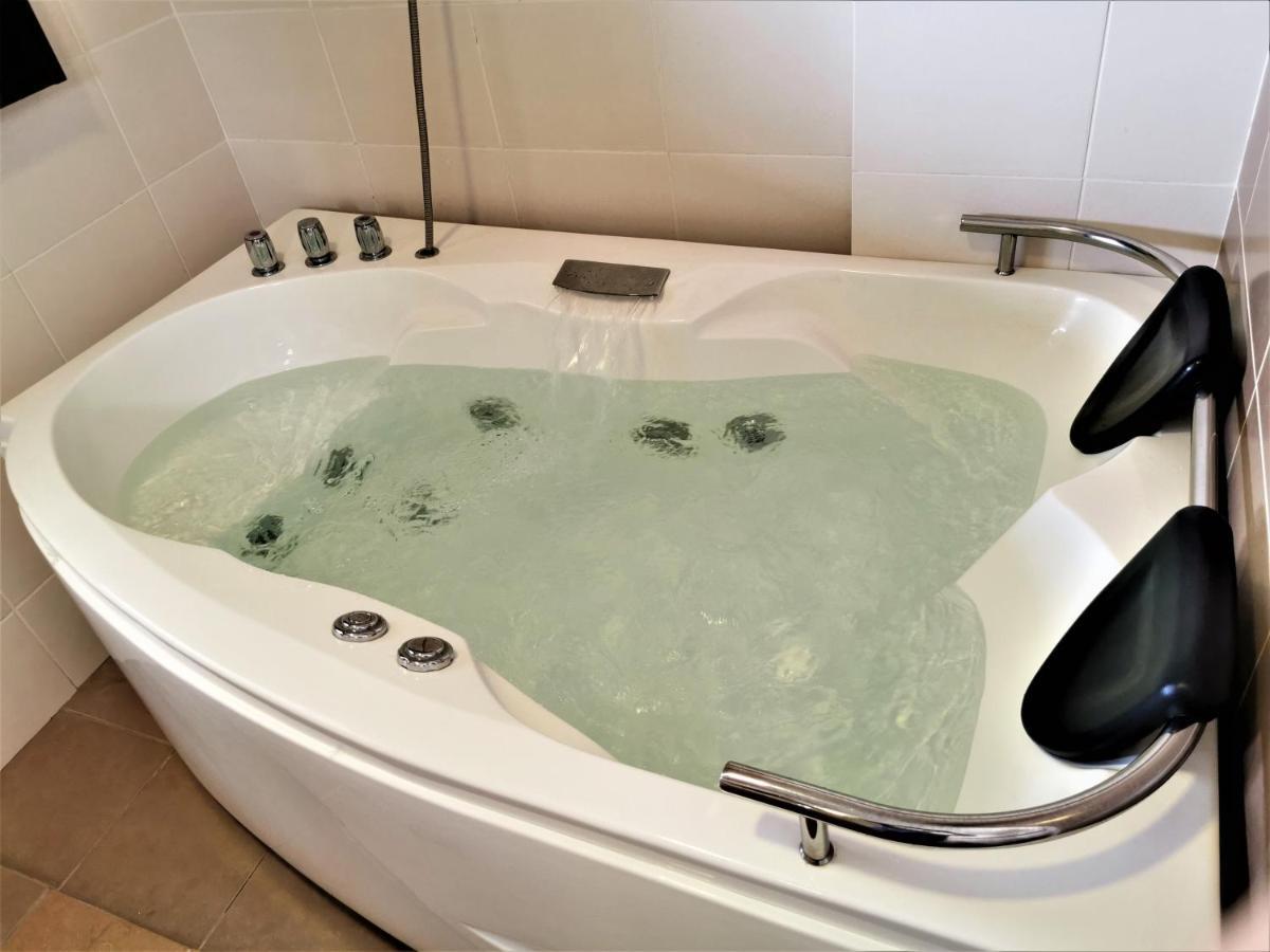 B - Lagoon Water Themepark Suite Melaka Town Εξωτερικό φωτογραφία